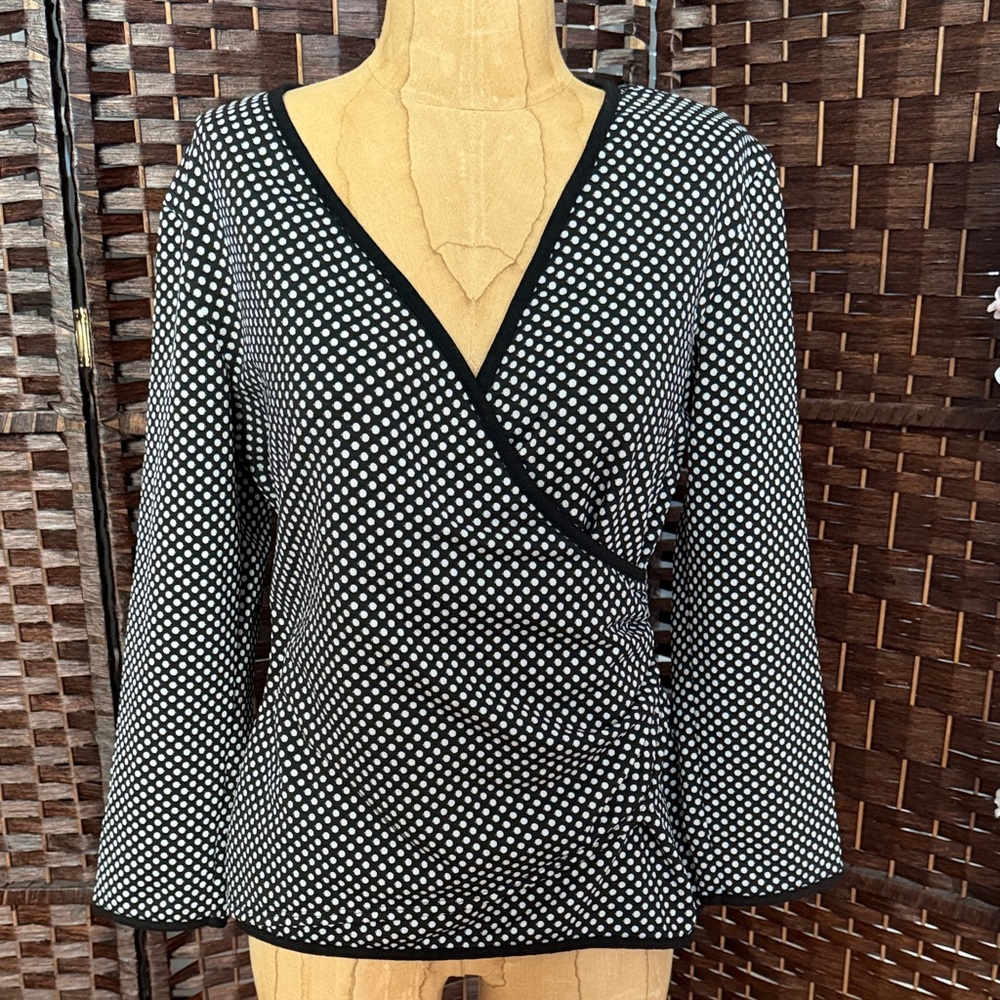 Max Edition Black and White Dot wrap style Blouse size L stretchy office EUC
